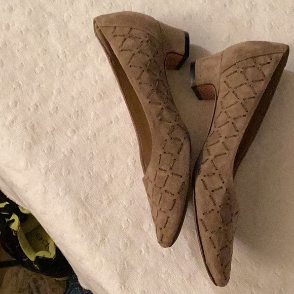 VANELI light brown suede with interlaced golden tone chain and low heels # 7 N - Picture 8 of 9